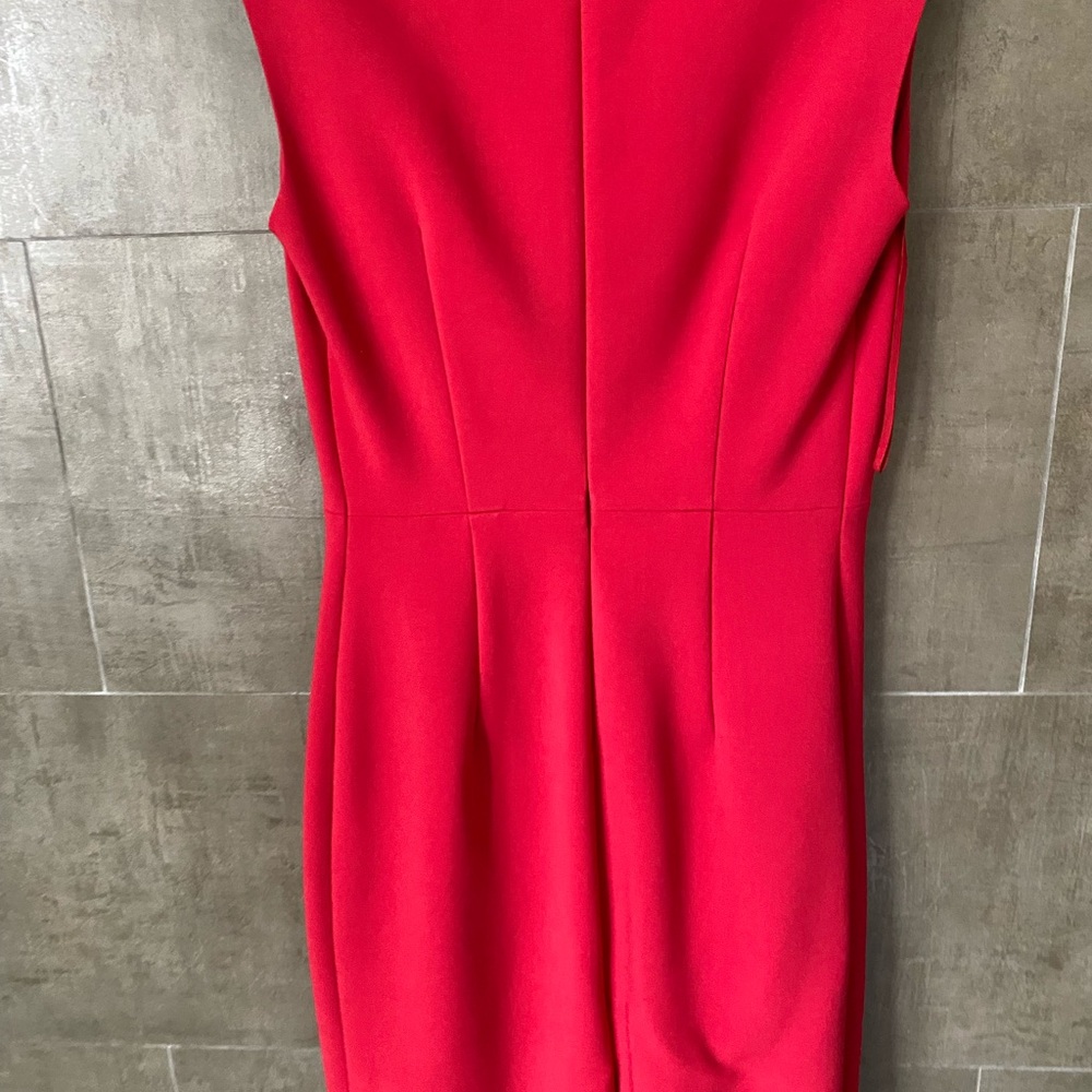 Classic elegance in this red dress for your next outing - Picture 2 of 4